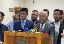 সাংবাদিক-ভোটাররা কেন্দ্রে মোবাইল নিতে পারবেন, গোপন কক্ষে নয় : ইসি