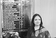 ৩৩ বছর পর বাবার অফিসে কন্যা