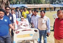 হাসপাতালের বেড নিয়েই ভোট কেন্দ্রে যুবক