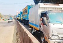 বাসের ধাক্কায় কন্টেনারবাহী লরি উল্টে ১০ কিমি যানজট