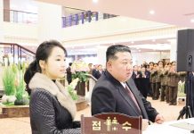 উত্তরসূরি হিসেবে মেয়েকে সামনে আনছেন কিম জং উন