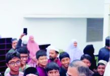 প্রধানমন্ত্রীকে শিশুর জিজ্ঞাসা, আঙ্কেল আপনি রোজা রাখেন?