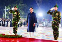 একুশের প্রথম প্রহরে শহীদ মিনারে রাষ্ট্রপতি ও প্রধানমন্ত্রীর শ্রদ্ধা