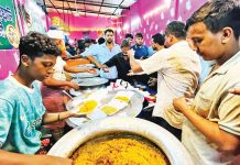 ওরস নেই, তবু প্রতিদিন ওরস বিরিয়ানি