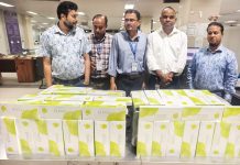 শারজাহ থেকে আসা দুই যাত্রীর ব্যাগেজে ৪২৯ কার্টন সিগারেট