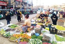 চাতরি চৌমুহনী বাজারে অবৈধ স্থাপনা, গাড়ির স্ট্যান্ড