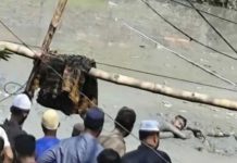 চট্টগ্রামে গ্রেফতার এড়াতে ডোবায় লাফ, ৫ ঘণ্টা পর উদ্ধার যুবক