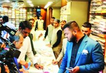 দেশীয় পাঞ্জাবিতে ভারতীয় স্টিকার লাগিয়ে বিক্রি