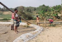সড়ক উন্নয়নের দোহাই, শঙ্খে প্রকাশ্যে চলছে বালু লুট