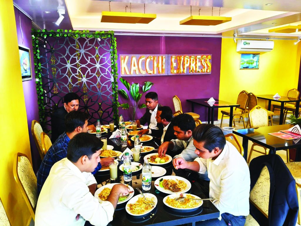 জিইসিতে কাচ্চি এক্সপ্রেসের জমজমাট ইফতার – দৈনিক আজাদী