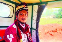 তেল সংকট, কার না পেয়ে ইজিবাইকে বরযাত্রা