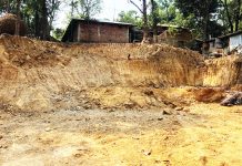 লোহাগাড়ায় টিলা কেটে মাটি বিক্রি, ঝুঁকিতে বসতঘর