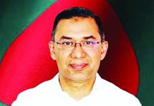 চলেন যুদ্ধে যাই, অফিসে যাওয়ার পথে বললেন প্রধানমন্ত্রী