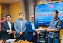 খাগড়াছড়িতে সড়ক দুর্ঘটনায় ক্ষতিগ্রস্তদের ২৩ লক্ষ টাকার আর্থিক সহায়তা দিল বিআরটিএ