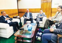 রাশিয়ার তেল কিনতে যুক্তরাষ্ট্রের সায় চায় বাংলাদেশ