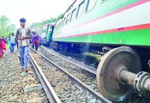 নীলসাগর এক্সপ্রেস বগুড়ায় লাইনচ্যুত, অর্ধশতাধিক যাত্রী আহত