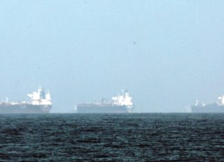 ট্রাম্পের সামনে কঠিন সমীকরণ