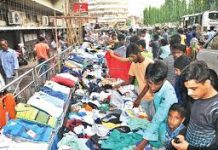 ফুটপাতেও জমজমাট ঈদের বেচাকেনা