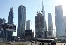 দুবাই কী নিরাপদ? প্রত্যক্ষদর্শীরা যা বলছেন