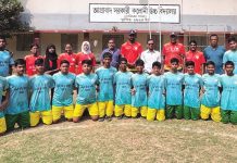 ফুটবল ও এ্যাথলেটিক্স প্রশিক্ষণার্থীদের মাঝে জেলা ক্রীড়া অফিসের জার্সি বিতরণ