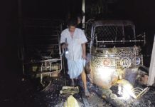 গভীর রাতের আগুন, পুড়ল রিকশা টেক্সি দোকান