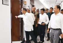 সাত মন্ত্রণালয় হঠাৎ পরিদর্শন প্রধানমন্ত্রীর