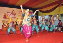 জাতীয় রবীন্দ্র সঙ্গীত সম্মিলন পরিষদের চিত্রাঙ্গদায় মুগ্ধ দর্শক