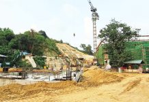 নির্মাণ সামগ্রী আসছে, অর্থছাড় না হওয়ায় খালাসে বিলম্বের শঙ্কা