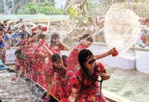 জলকেলিতে মুখর পাহাড়