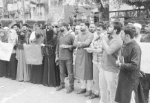 চাকসু নেতার ওপর হামলার প্রতিবাদে মানববন্ধন, গ্রেপ্তার ১