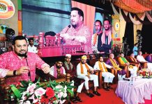 দেশ গড়তে কাঁধে কাঁধ মিলিয়ে কাজ করতে হবে