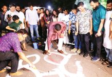 নগরে দেড় কিলোমিটার জুড়ে আলপনা আঁকছে জেলা প্রশাসন