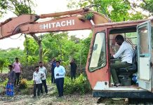 হাটহাজারীতে কৃষিজমির টপসয়েল কাটার বিরুদ্ধে প্রশাসনের অভিযান