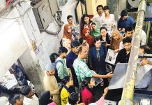 দৈনিক আজাদী পরিদর্শনে ‘সংবাদ সংগ্রহ ও লিখন’ কোর্সের অভিজ্ঞতা নিল শিক্ষার্থীরা