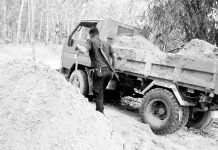 সংবাদ প্রকাশের পর অভিযান, বালুভর্তি দুই ট্রাক জব্দ