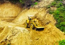 অভিযানের খবরে স্কেভেটর রেখে পালালেন সবাই