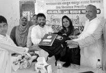 লোহাগাড়ায় শিক্ষার্থীদের মাঝে শিক্ষাসামগ্রী বিতরণ