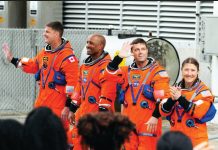 অর্ধশতক পর ঐতিহাসিক চন্দ্রাভিযানে মানুষ