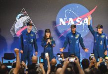 পৃথিবী যেন মহাকাশে এক জীবনতরী ঐক্যের ডাক আর্টেমিস নভোচারীদের