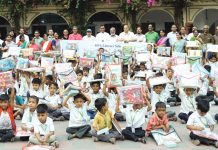 ওপিএ লিটারেসি স্কুলের ছাত্রদের মাঝে শিক্ষা উপকরণ বিতরণ