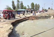 পেকুয়ায় স্লুইচগেট ভেঙে জোয়ারের পানিতে প্লাবিত লবণ মাঠ