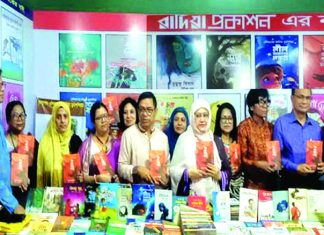 মনের রঙ আর পোশাকের রঙ মিলে একাকার হওয়ার দিন