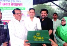 রাঙ্গুনিয়ায় শিক্ষকের বিদায় সংবর্ধনা