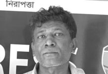 দুর্ঘটনায় ছিটকে পড়লেন রাস্তায়, থলেতে মিলল মদ