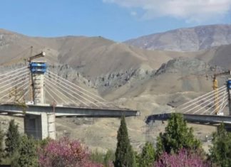 শত্রুপক্ষের হামলায় ভেঙে গেল ইরানের সবচেয়ে উঁচু সেতু, শতাধিক হতাহত