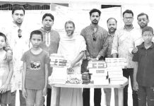 অনাথ শিশুদের মাঝে শিক্ষাসামগ্রী বিতরণ