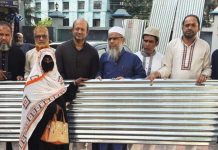 রাউজান ক্লাবের দুস্থদের মাঝে ঢেউটিন ও বই বিতরণ