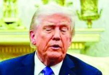 আবার গ্রিনল্যান্ড দখলের হুমকি ট্রাম্পের