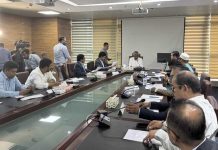 কাপড়ের আড়ালে মদ আমদানি, এভাবেই দেশ চলবে?