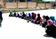 ২৫ হাজার নারী স্বাস্থ্যকর্মী ও শিক্ষক হারানোর ঝুঁকিতে আফগানিস্তান